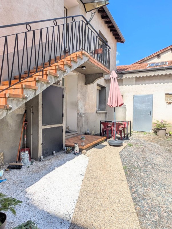 Immeuble à Chazelles-sur-Lyon (42140) - Photo 2