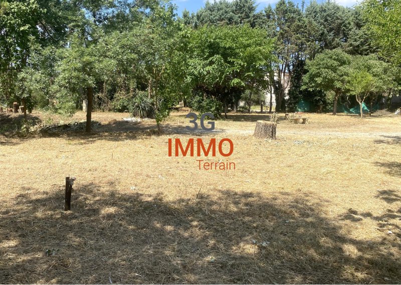 Terrain constructible à Uzès (30700)