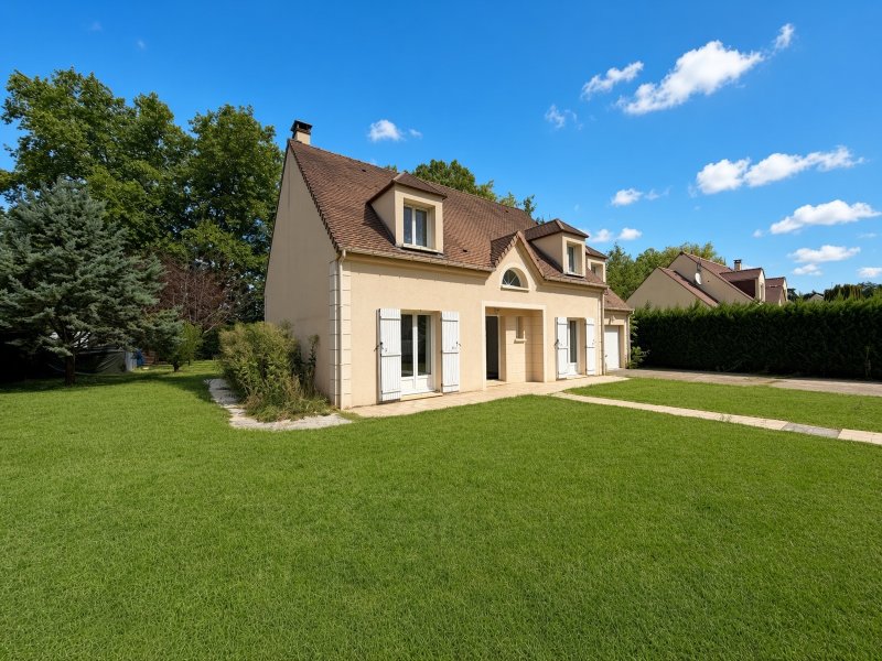 Maison à Saint-Pierre-lès-Nemours (77140)
