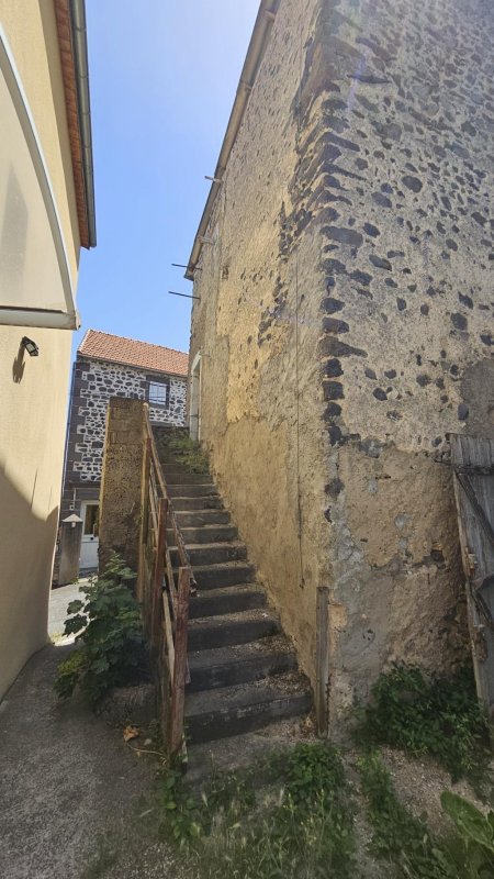 Maison T3 à Le Crest (63450) - Photo 3