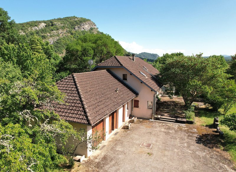 Maison avec dépendance à Virieu-le-Grand (01510)