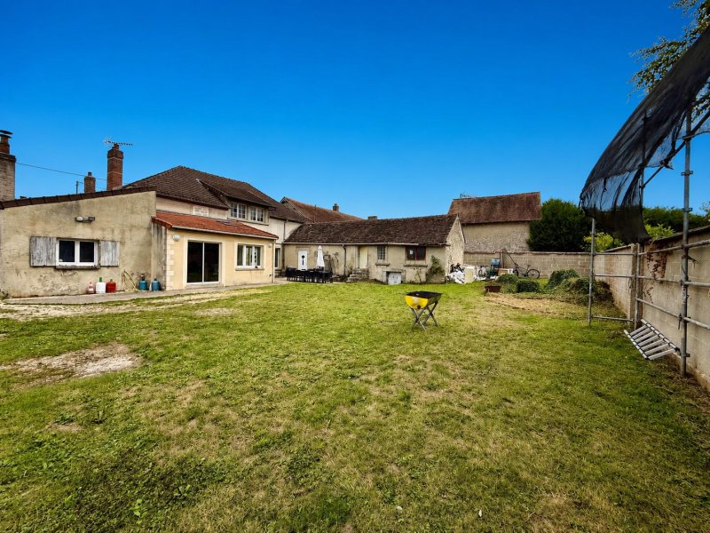 Maison T6+ à Châtenay-sur-Seine (77126)