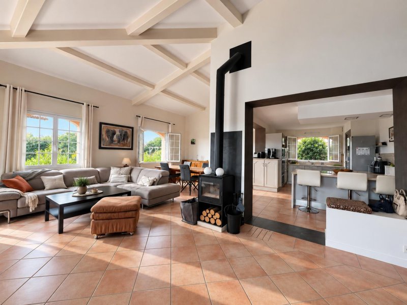 Ensemble de 2 maisons à Bagnols-en-Forêt (83600)