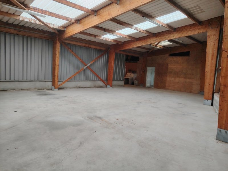 Local Industriel / Bâtiment à Guissény (29880) - Photo 2