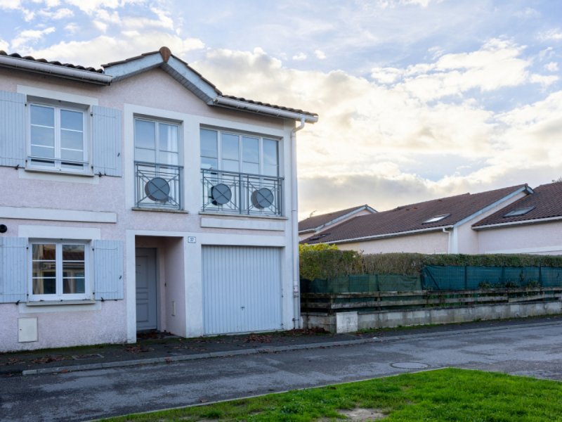 Maison à Bourg-En-Bresse (01000)