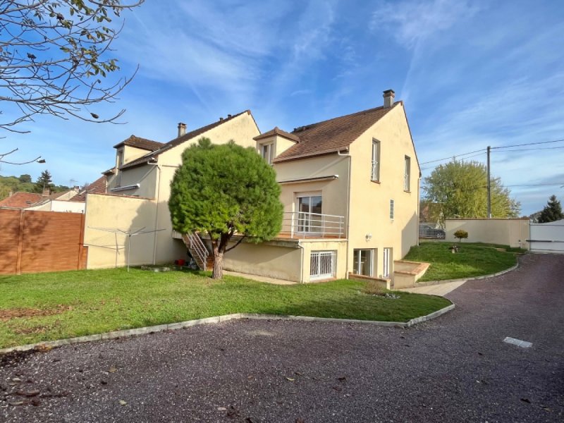 Maison à Saint-Pierre-Lès-Nemours (77140)