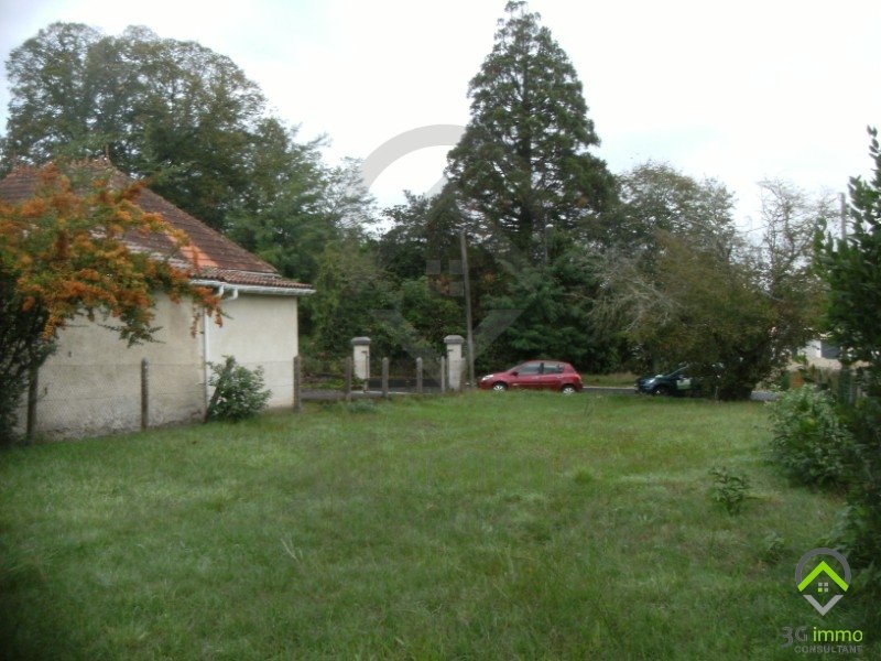 Terrain à Saint-Savin (33920)