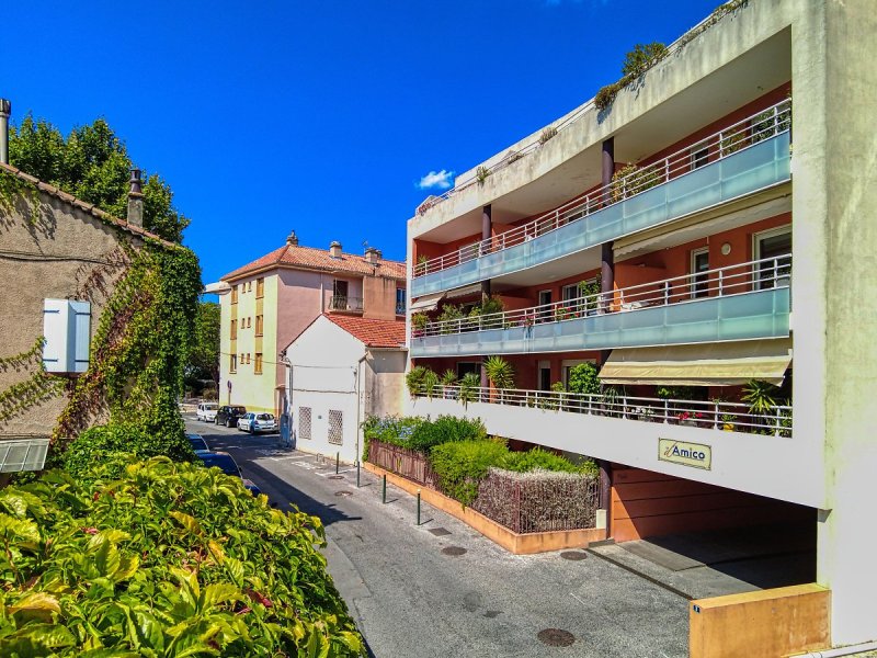 Appartement à Hyères (83400)