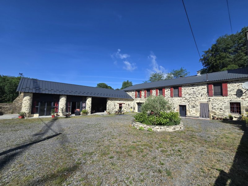 Maison avec dépendance à Fontrieu (81260)