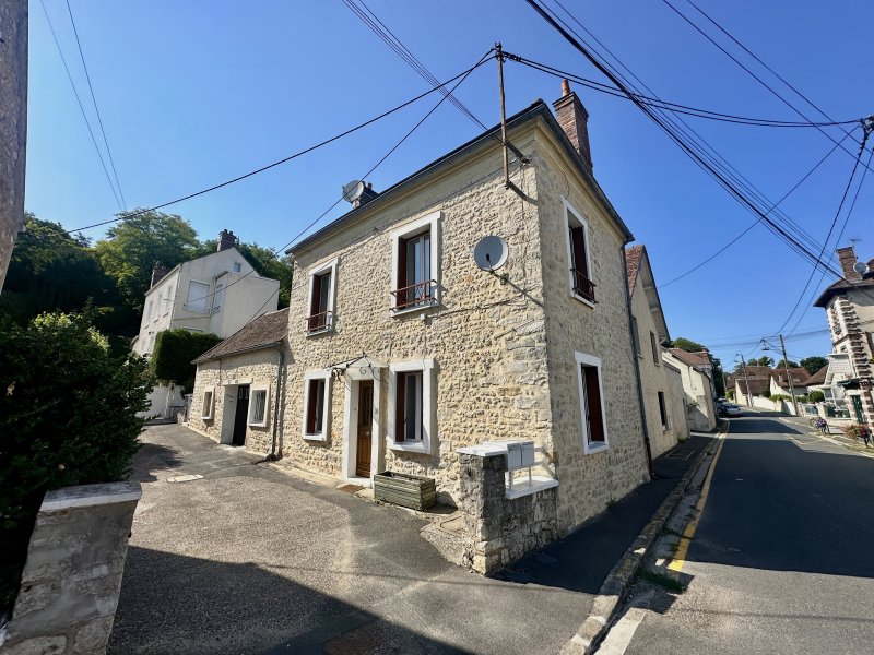 Maison à Saint-Pierre-Lès-Nemours (77140)